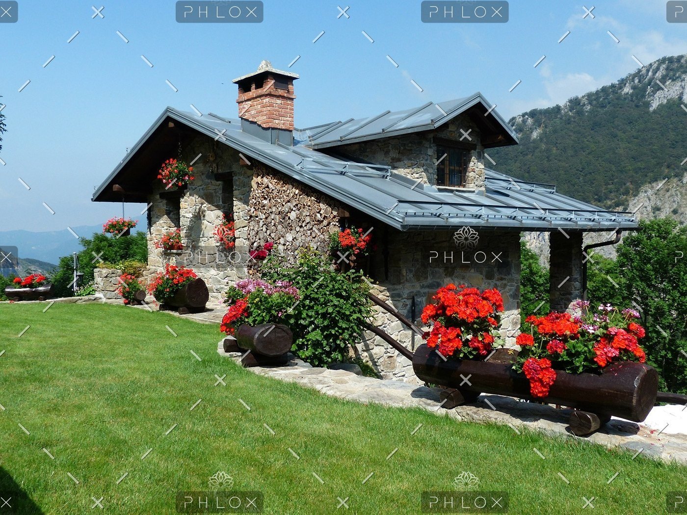 demo-attachment-138-holiday-house-177401_1920